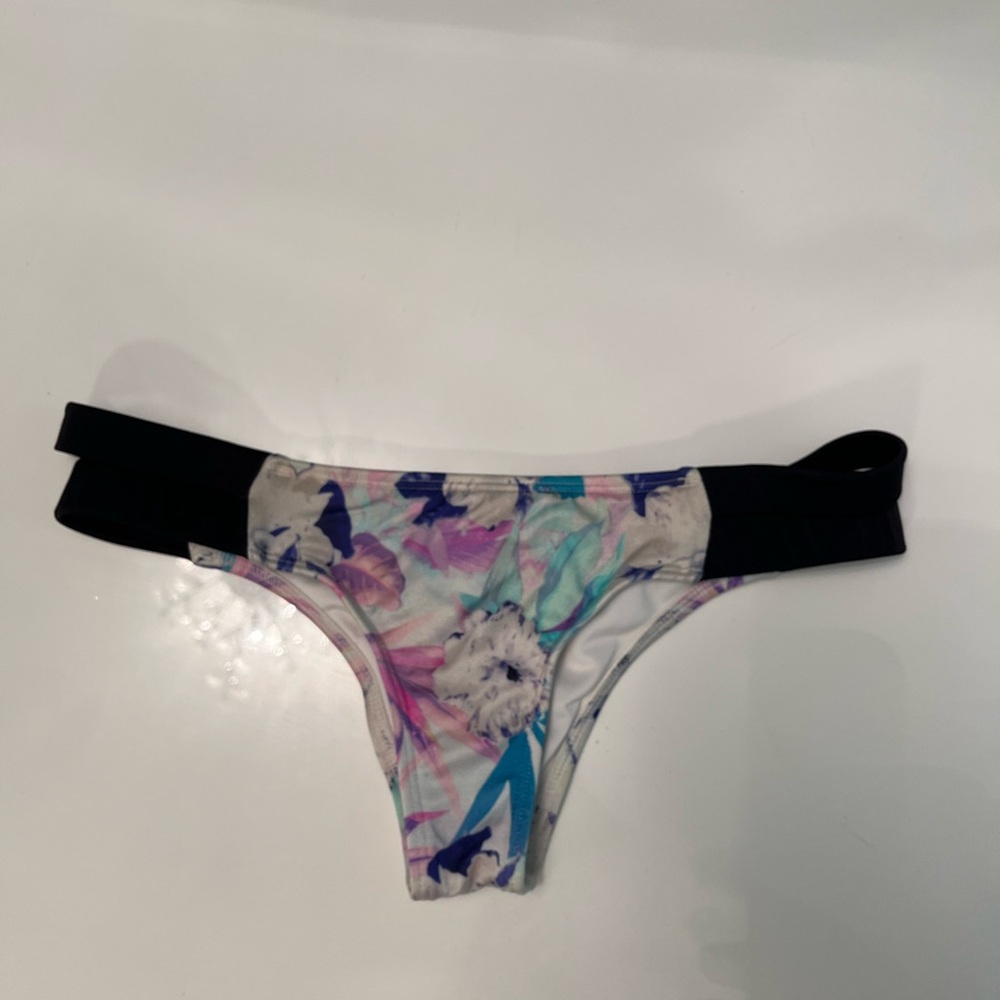 Victoria’s Secret floral Itsy bikini bottom size small